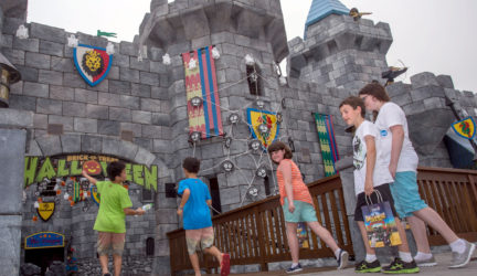 04 Guest can enjoy Lord Vampyre Ballroom, a maze activity at LEGO Kingdom